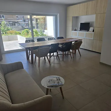 Coastline Q-house *